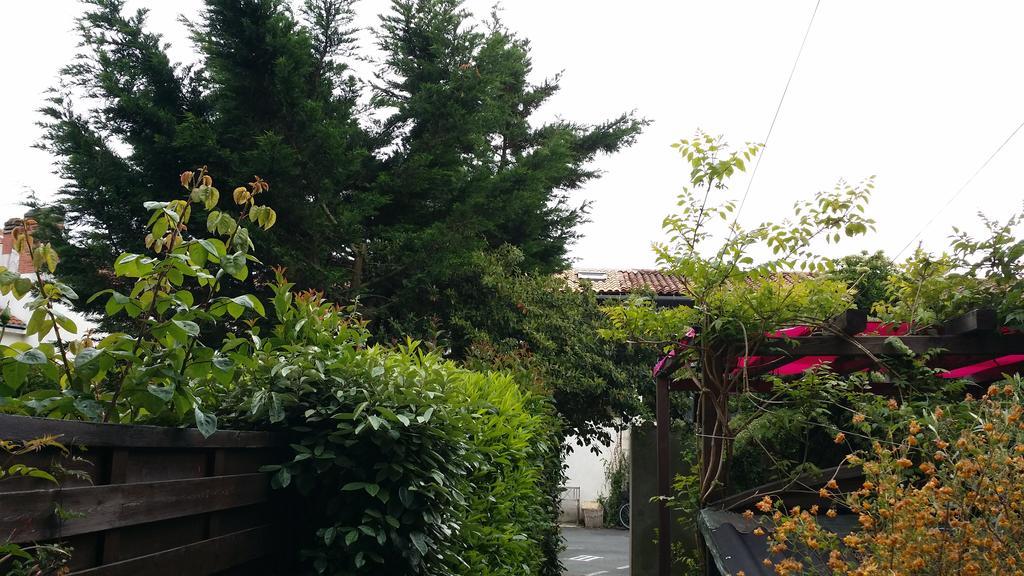 Duplex14H 1Er Etage Jardinet 1 Parking Ou Studio14B Rdc Terrasse Sans Parking La Rochelle  Kültér fotó